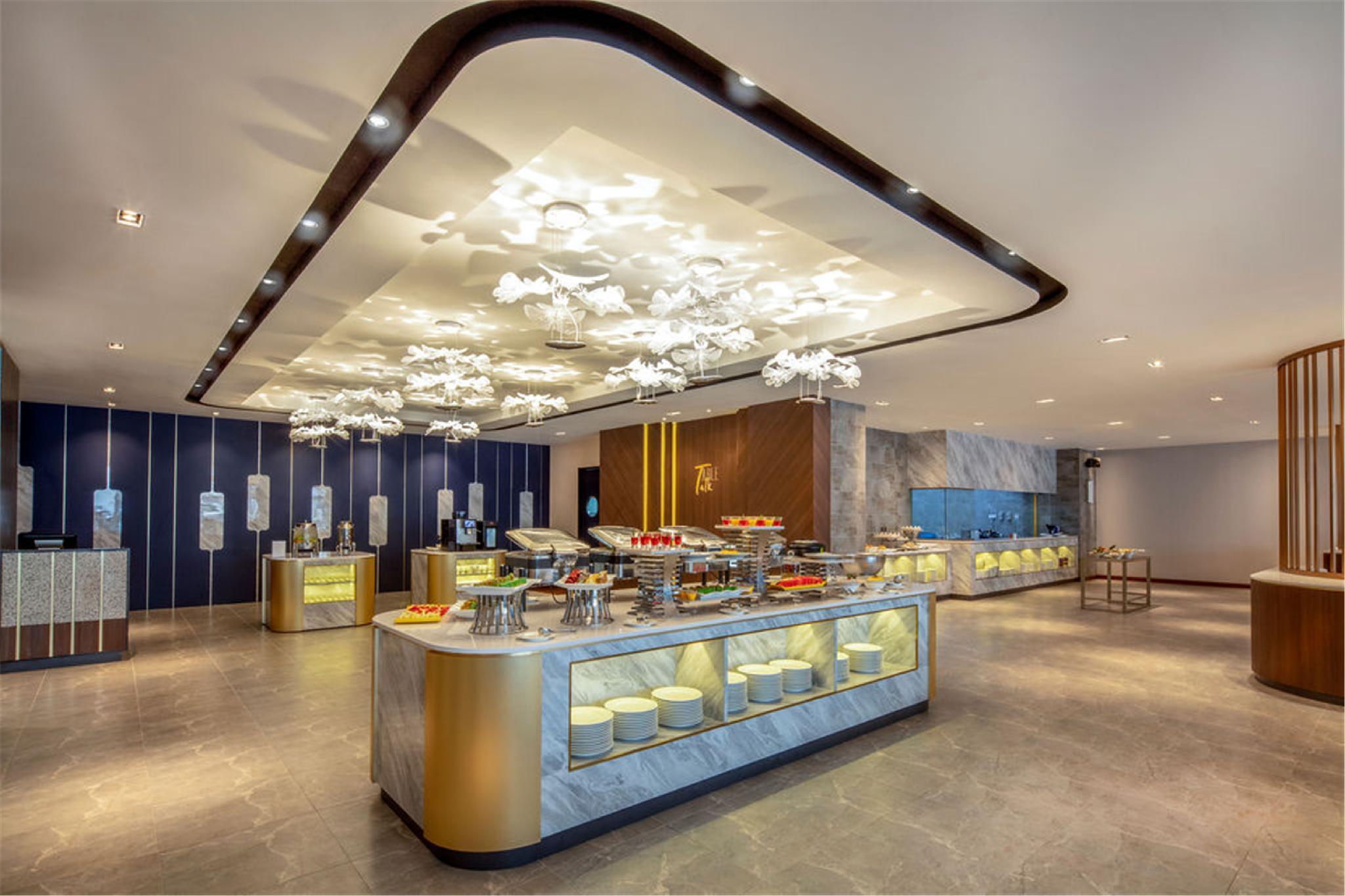 Dorsett Hartamas Kuala Lumpur Hotel Kültér fotó The Royal Wing Business Lounge at Suvarnabhumi Airport